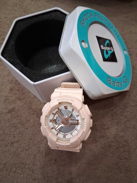 Часовник Baby G розов и бял