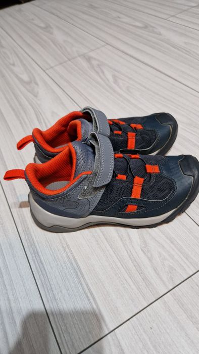 Adidasi băieți drumeție Decathlon mărimea 31