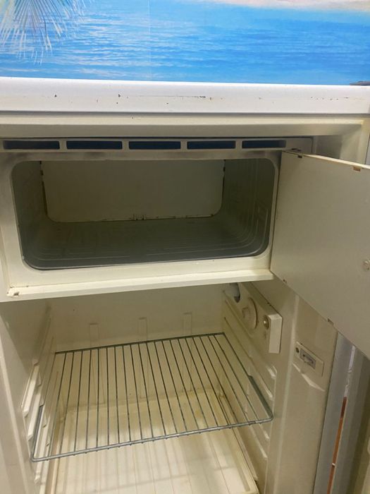 Холодильник все работает