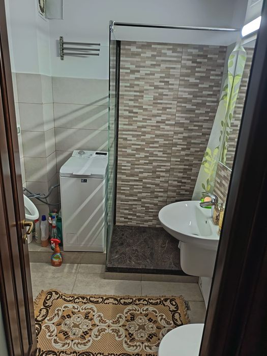 Închiriez apartament 3 camere în Târgu Neamț