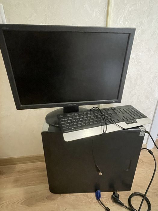 Компютър/Монитор/Клавиатура/камера