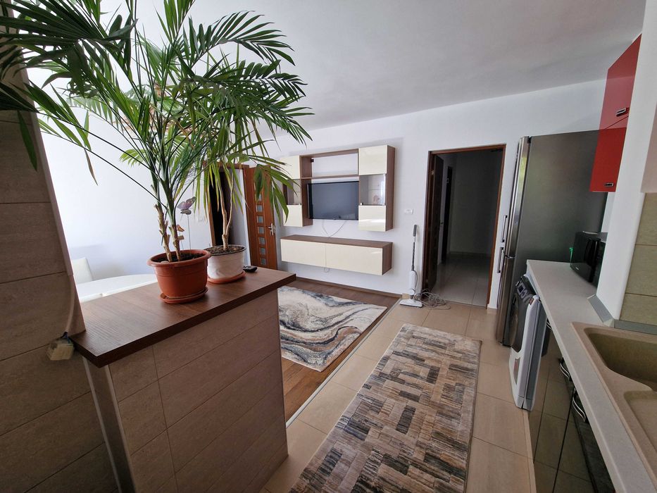 Închiriere 3 camere, nou, zona Favorit, loc de parcare, proprietar