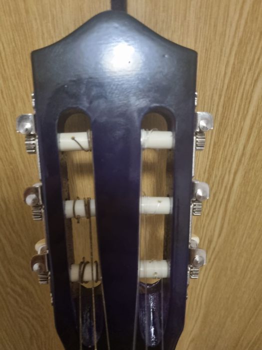 Vind chitara perfect funcțională