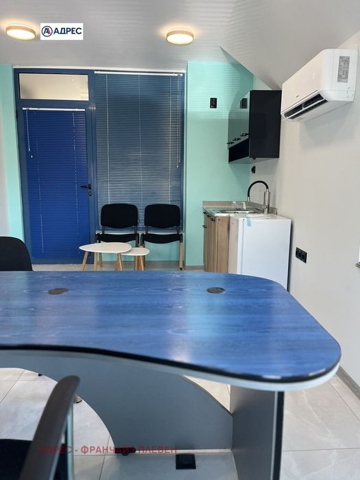 Дава се под наем Офис в Плевен, Идеален център - 20 кв.м за 179 € - Снимка #2