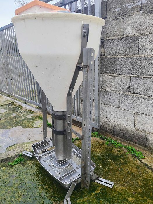 Неръждаема бункерна хранилка