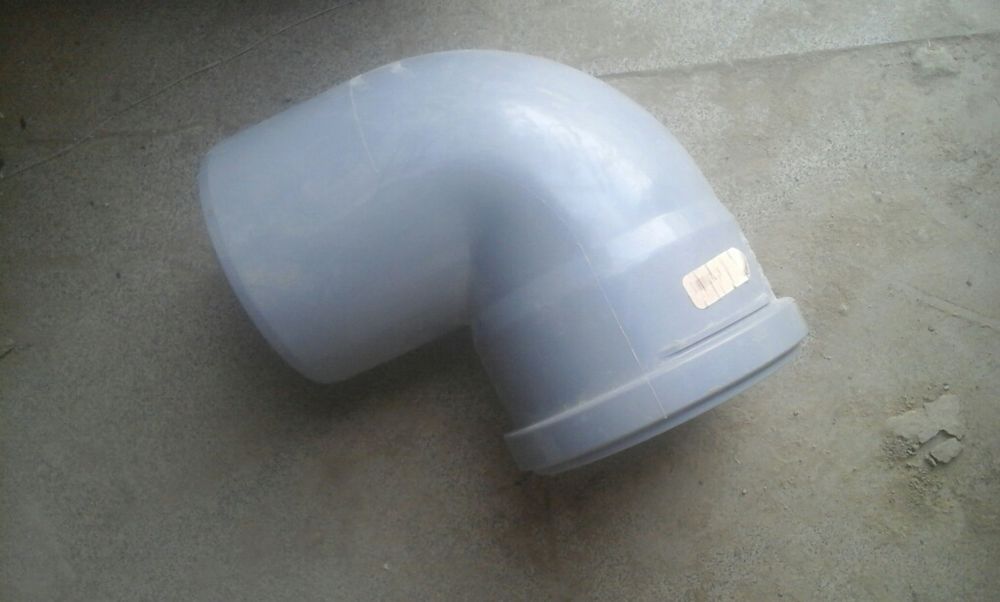 Отвод. Труба пластик