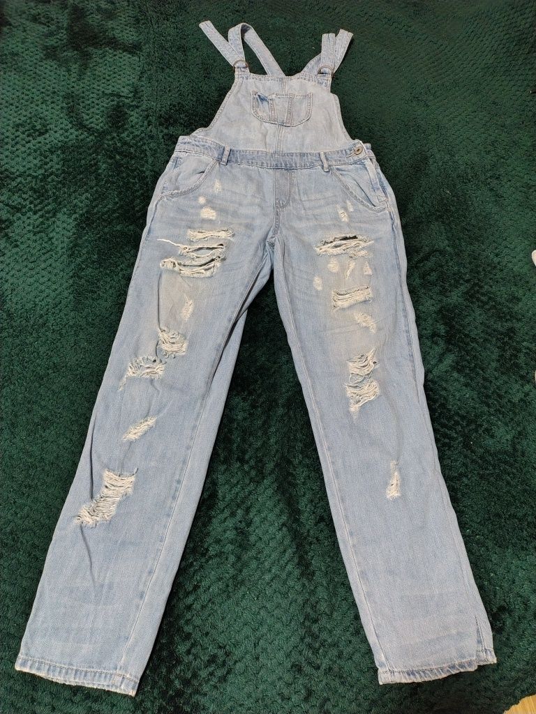 Salopete denim   in stare foarte buna  .