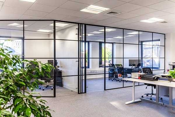 Пластиковые перегородки Офисные перегородки Тамбур Окна Дверь Балкон