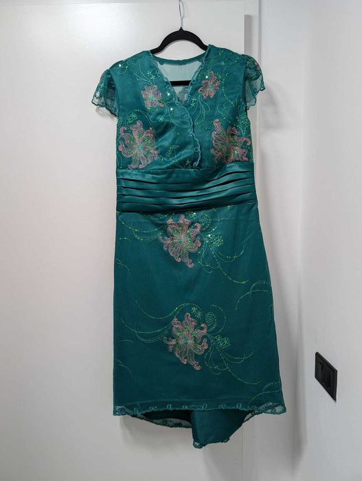 Vand rochie eleganta purtata o singura data ca nasa!