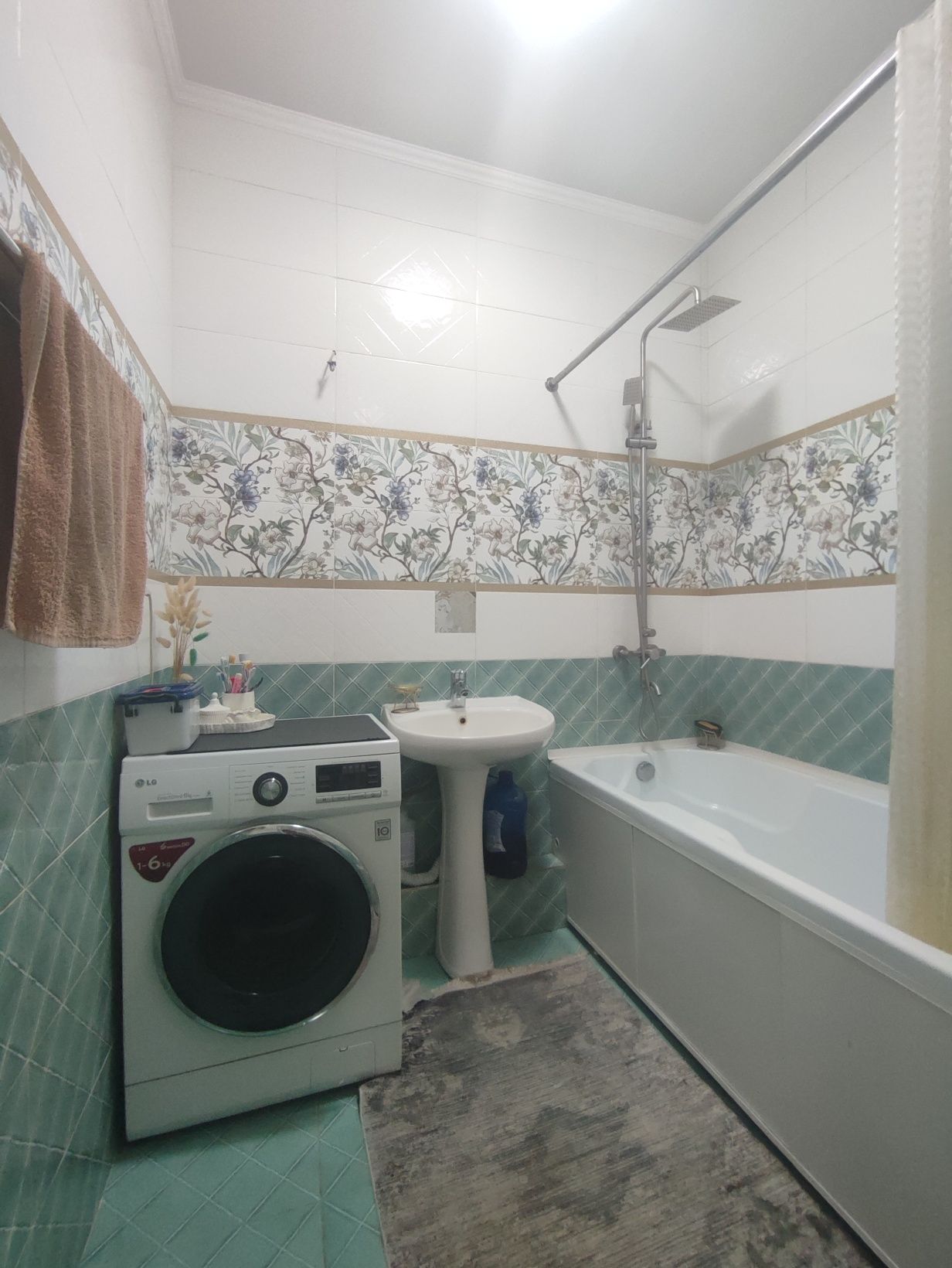 Продаю отдельностоящий дом в городе, улица Космонавтов