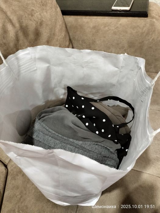 Отдам бесплатно одежду женскую и детскую обувь