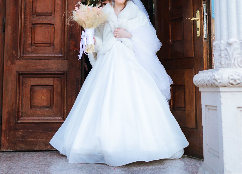 Rochie de mireasa plus blăniță si voal