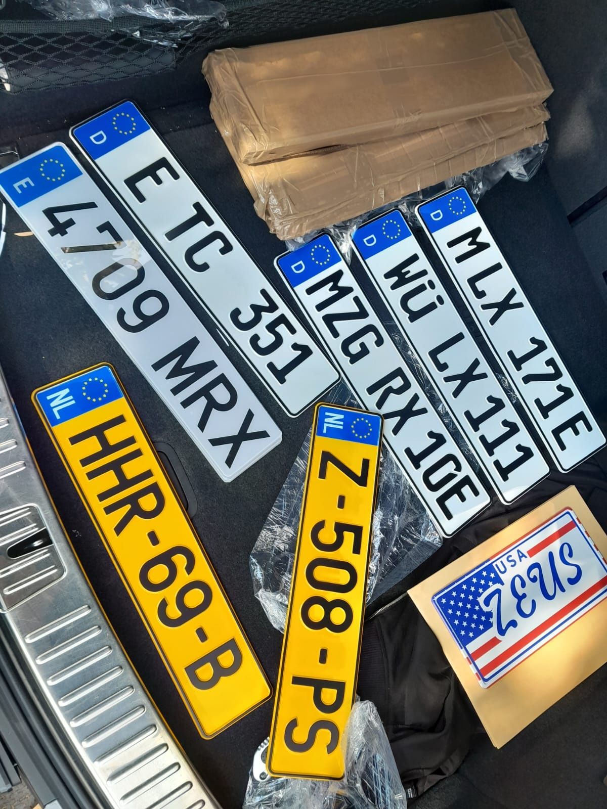 Numere auto ornamentale personalizate