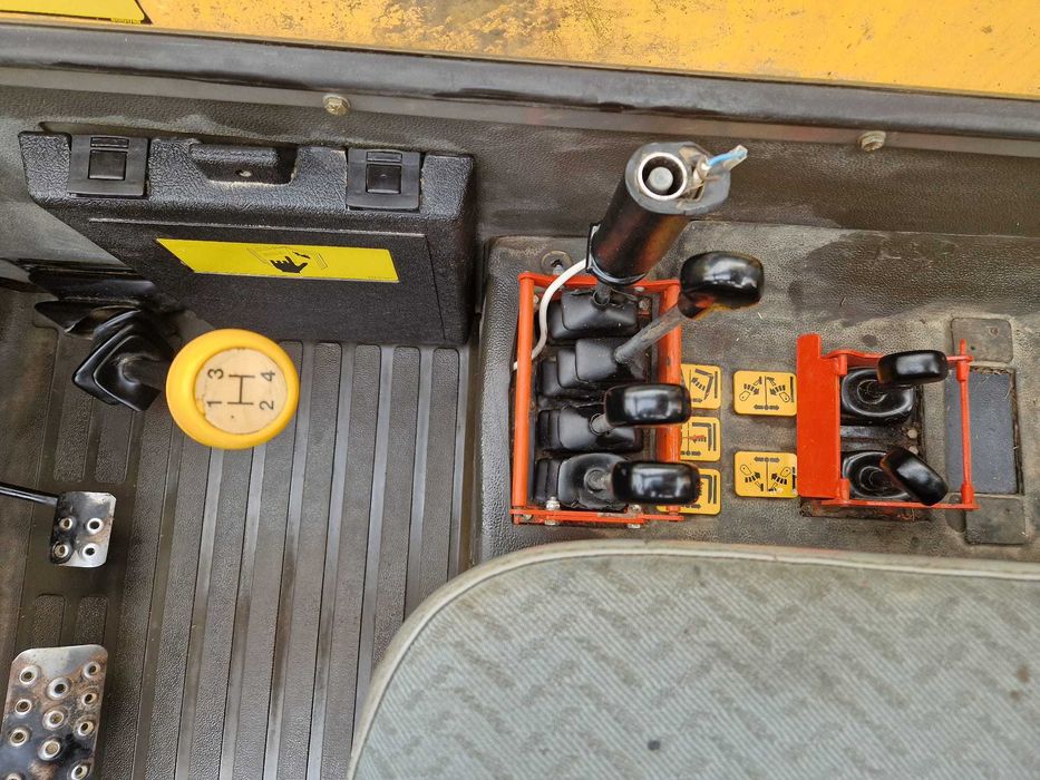 Incarator frontal telescopic JCB 530-110