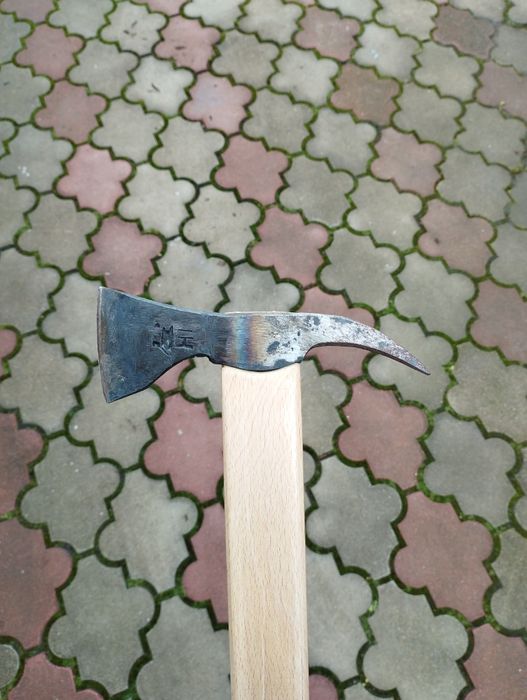 Piolet din otel pentru drumetii