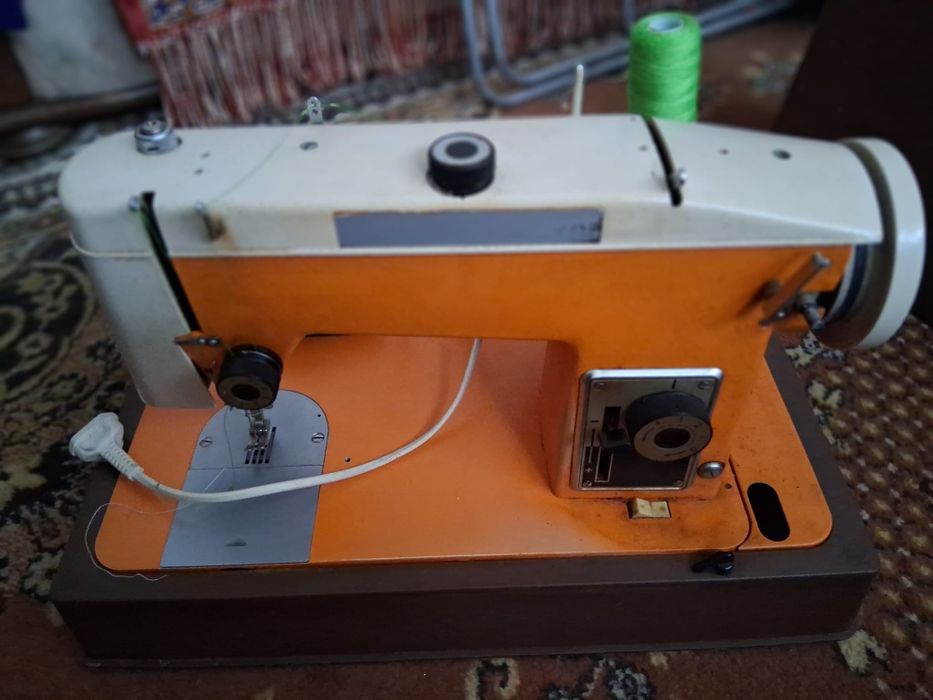 Vând  mașină de  cusut