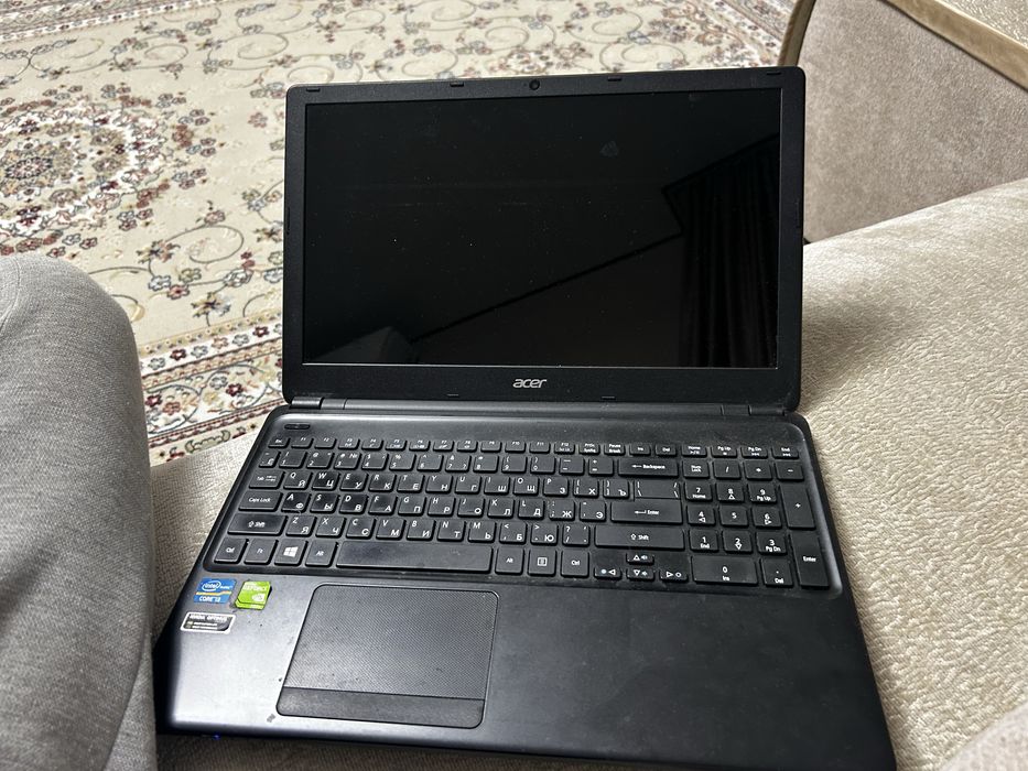 Продам ноутбук acer со сломаным дисплеем