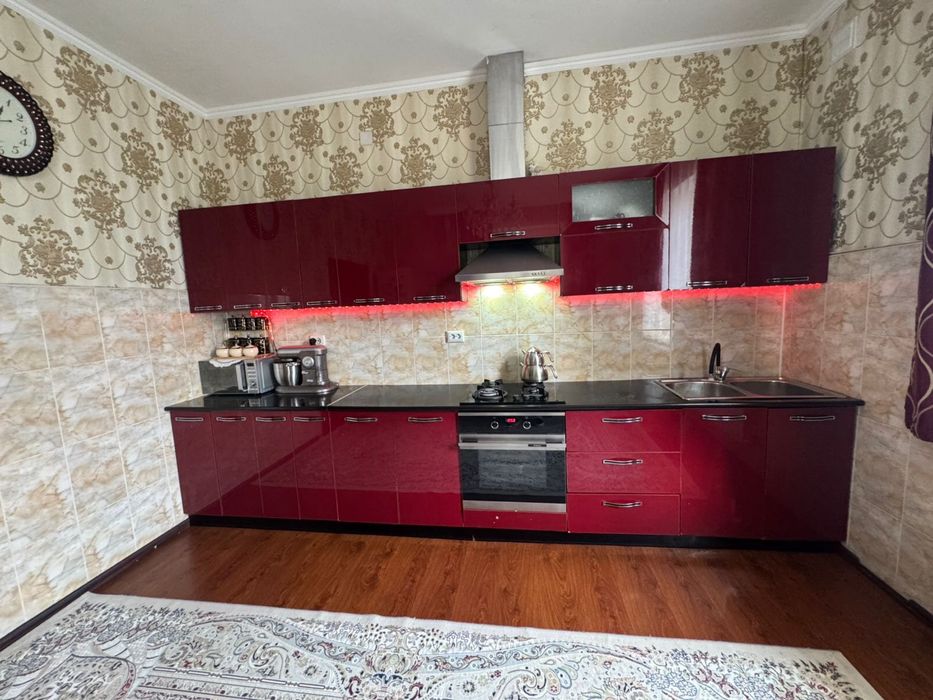 Продам куханный гарнитур  в идеальном состоянии