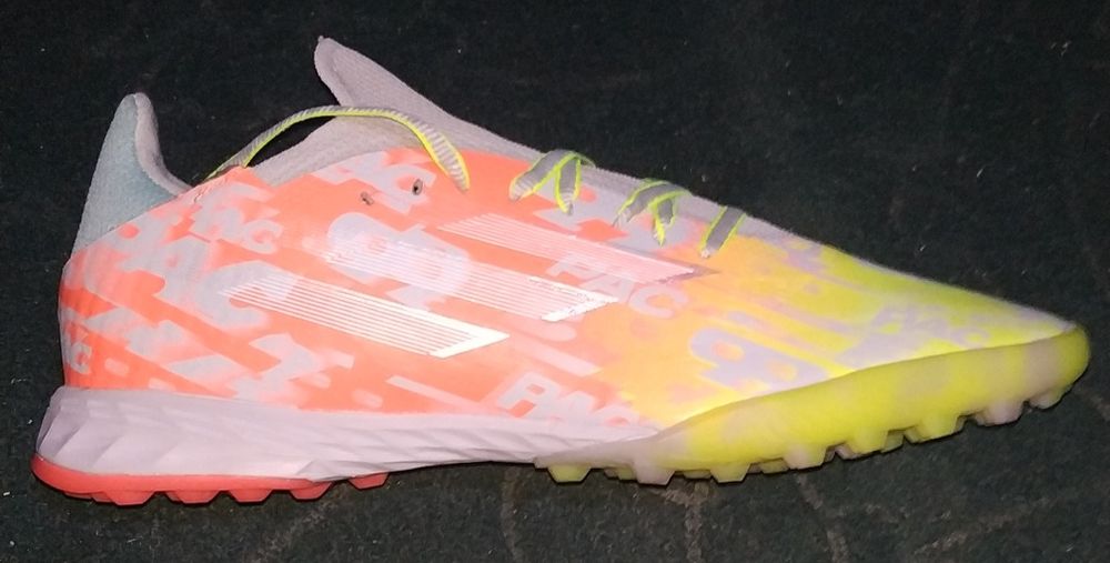 Sorakanojka (sarakanoshka) adidas x sotiladi