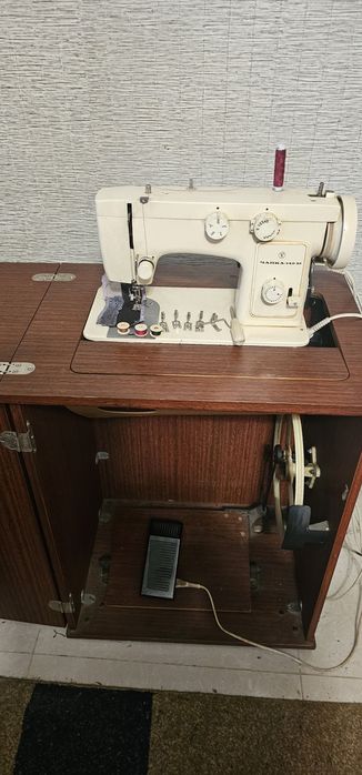 Швейная машинка, чайка 142м.