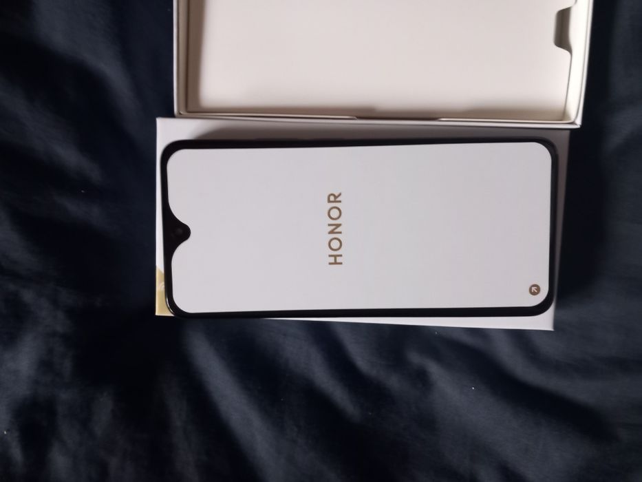 Vând  tel. Honor 400 smart nou