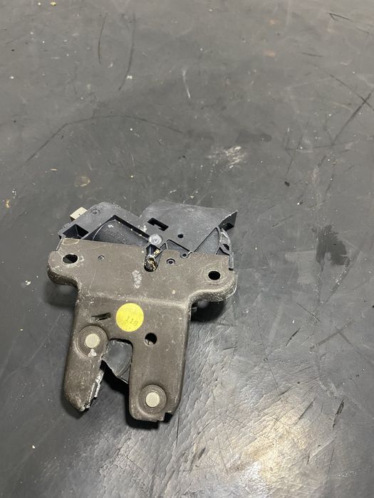 incuietoare broasca portbagaj Volkswagen Vw Passat B6 Cc Audi A4 B7