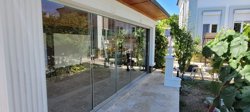 Inchideri terase sticla glisanta securizata 24 RATE fara dobanda