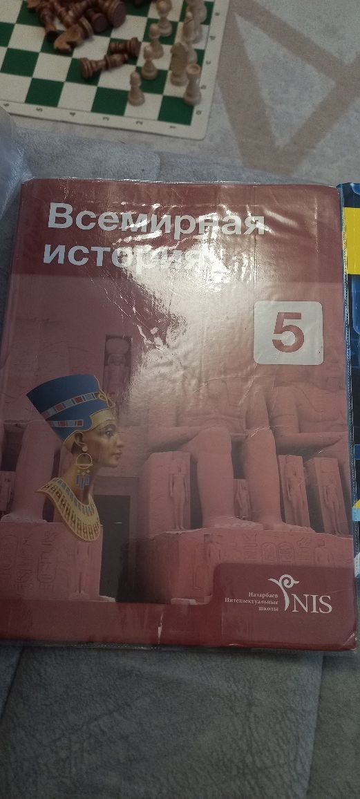 Учебник  всемирная история 5 класс, информатика 5 класс на русском яз.