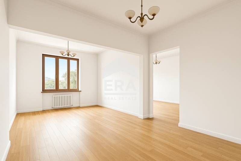 Двустаен апартамент с отделна кухня до площад "Възраждане"