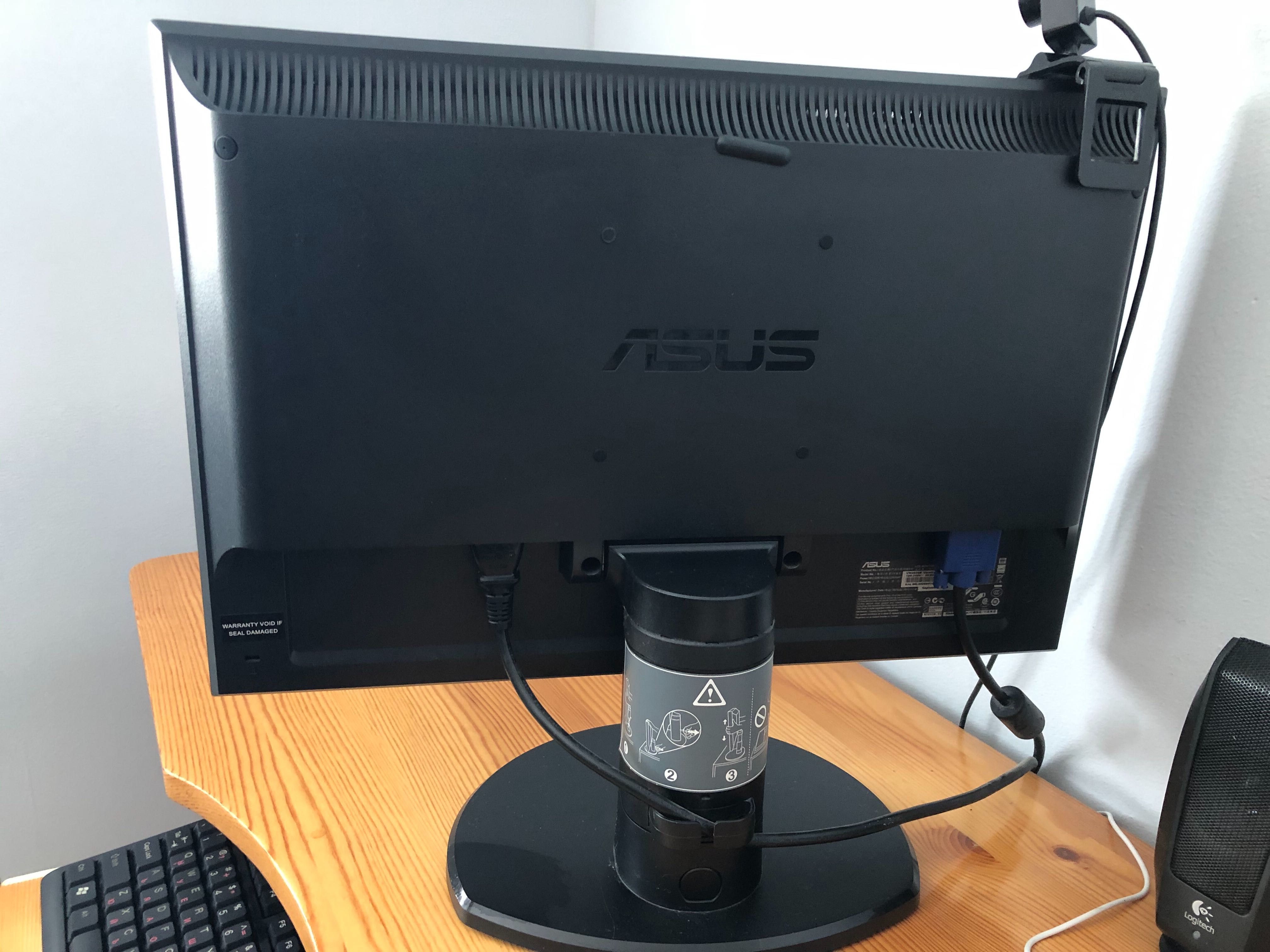 Продавам цветен монитор ASUS почти нов