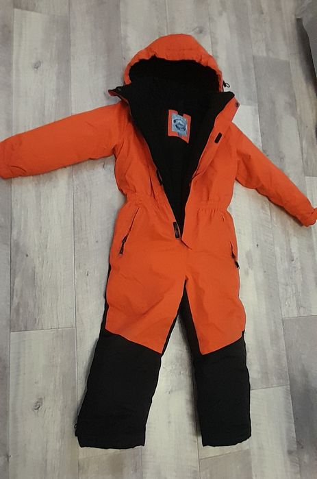 Продам зимний комбинезон для мальчика 122см