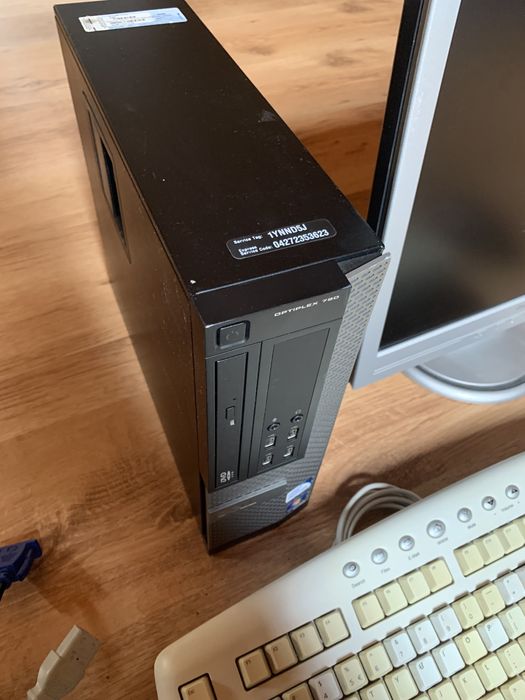Mini PC Dell OptiPlex 790 SFF cu monitor 17”