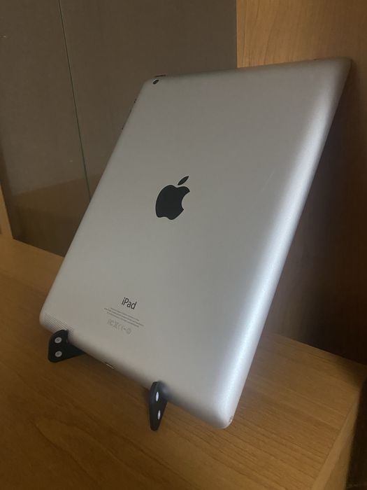 iPad 4th 16GB Wi-Fi само , запазен доста.