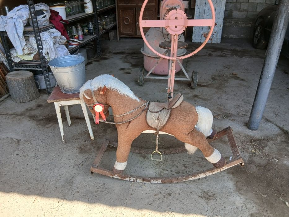 Продам лошадку детскую