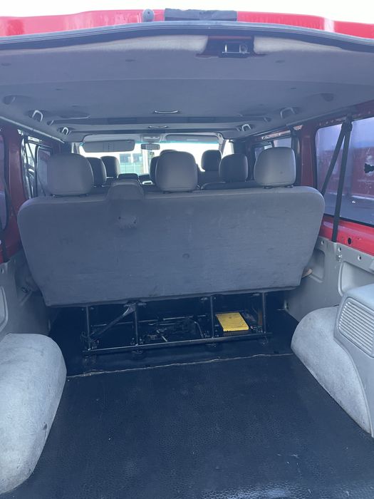 Nissan Primsatr 2011 8+1