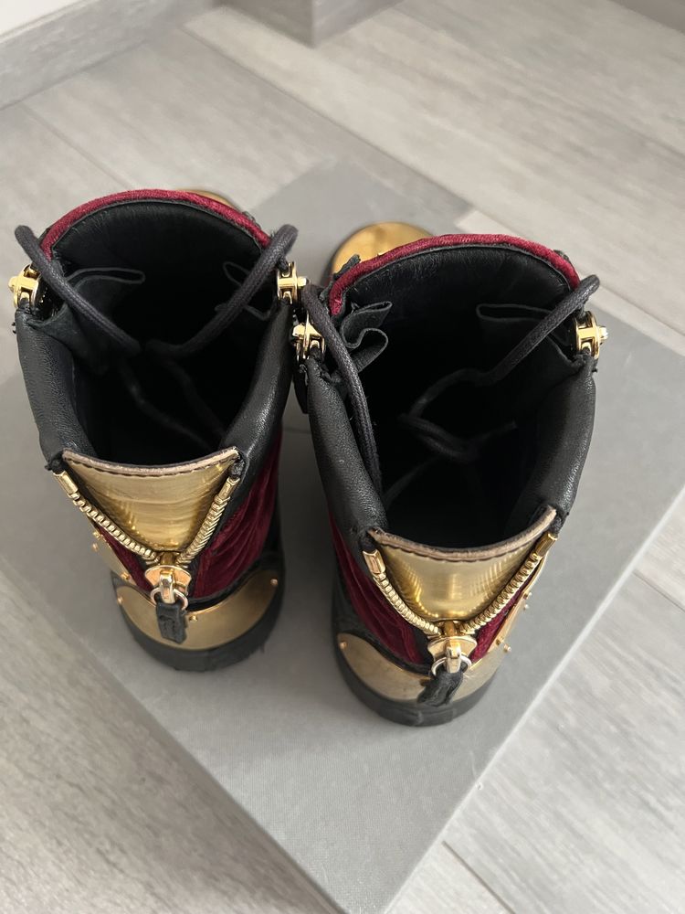 Кецове Giuseppe Zanotti