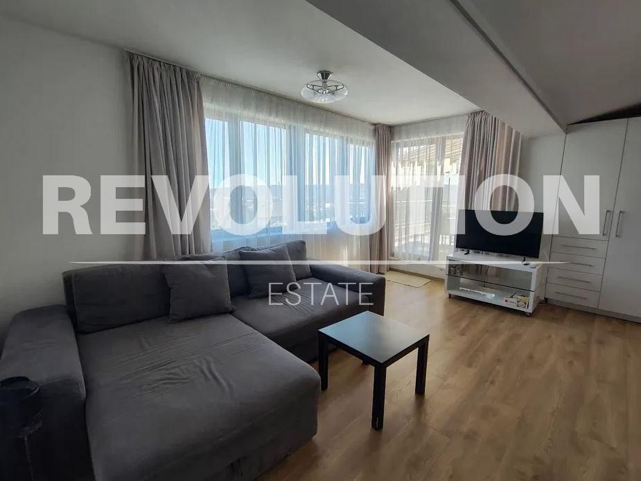 Дава се под наем Тристаен апартамент в Варна, Червен площад - 70 кв.м за 800 € - Снимка #2