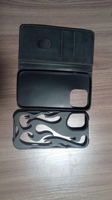 Продаю чехлы на айфон 13