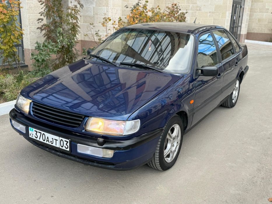 Volkswagen Passat 1995 г.