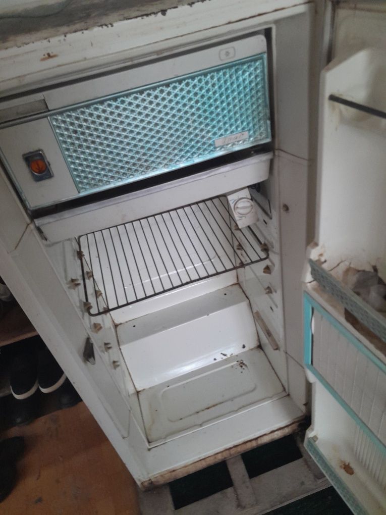 Холодильник Сотилади!