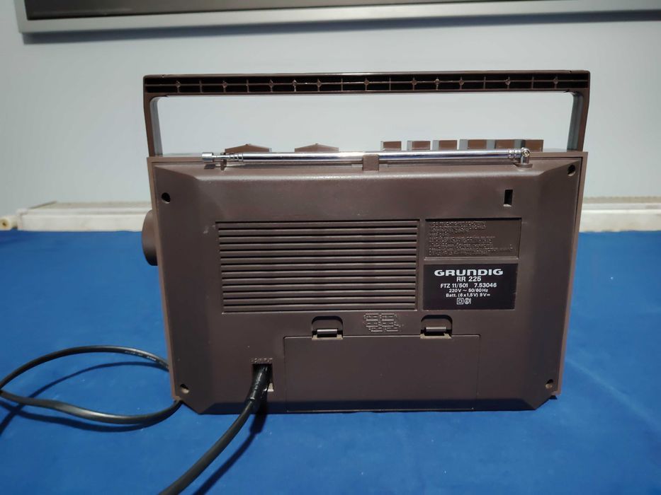 GRUNDIG RR 225 radio casetofon vintage defect, nu se aude în difuzor
