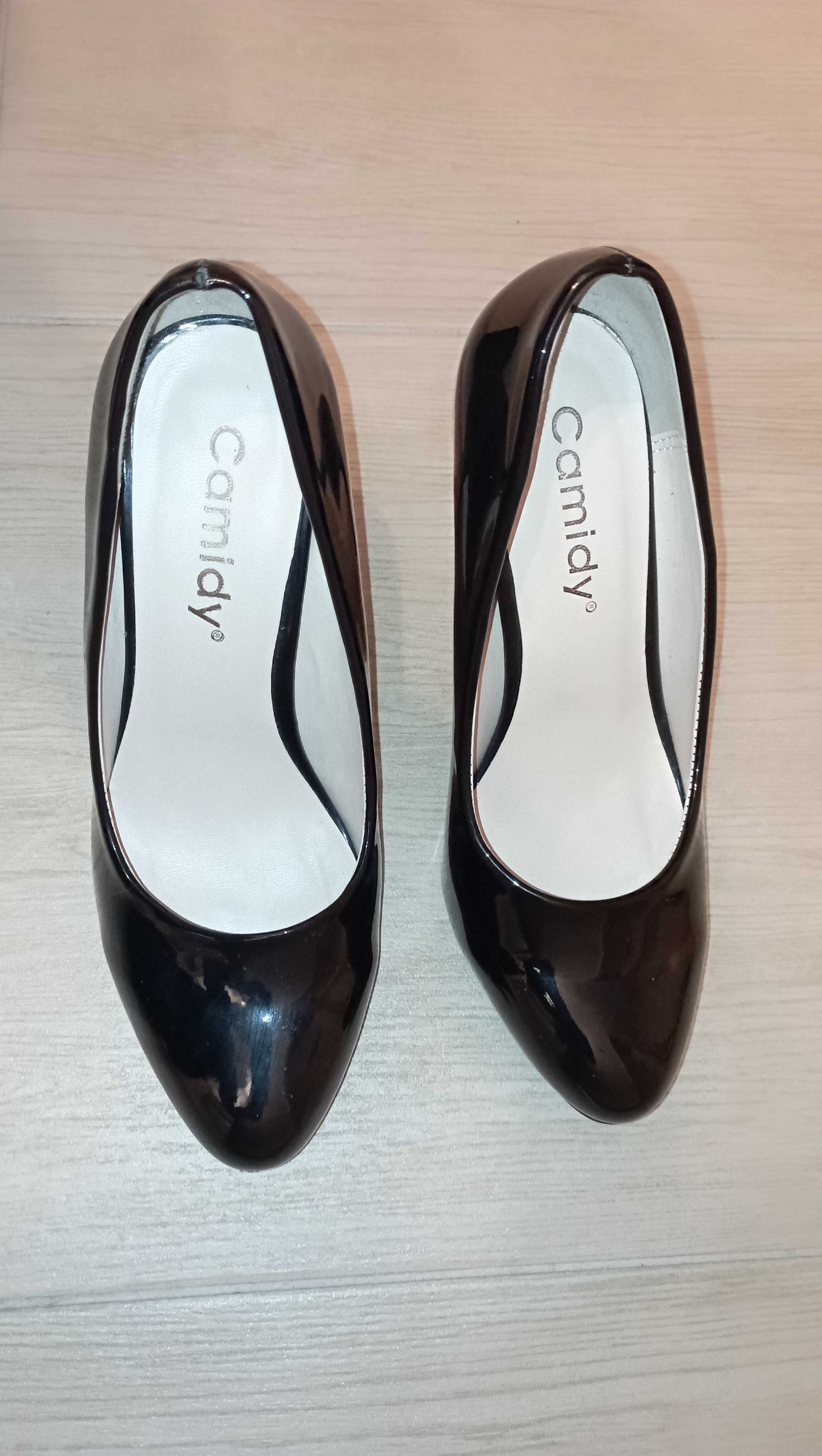 Дамски официални обувки черни №35, с висок ток.