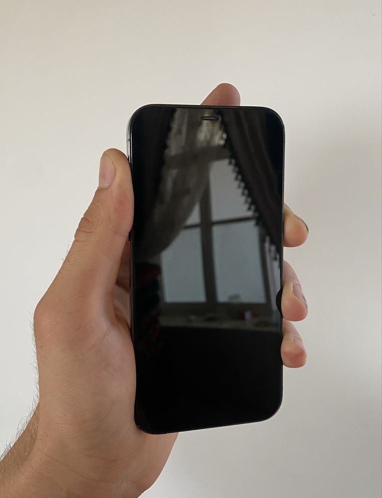 iPhone 12 Pro qora