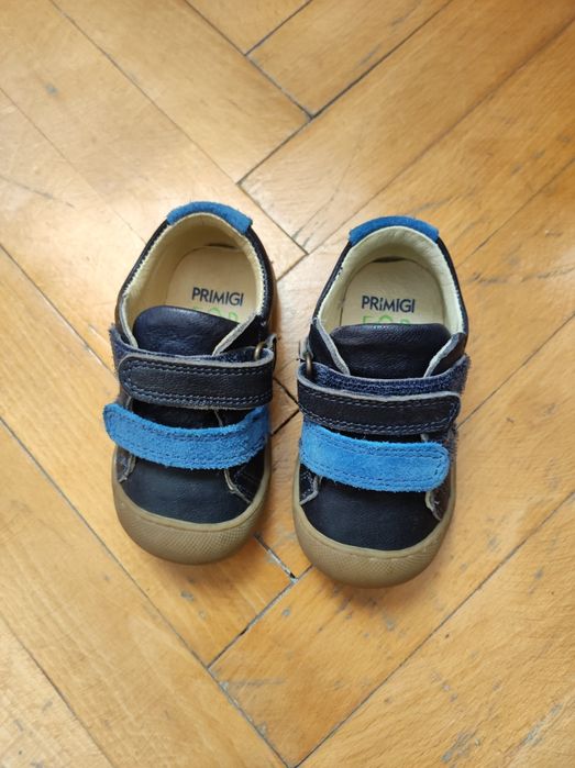 Vând papuci din piele