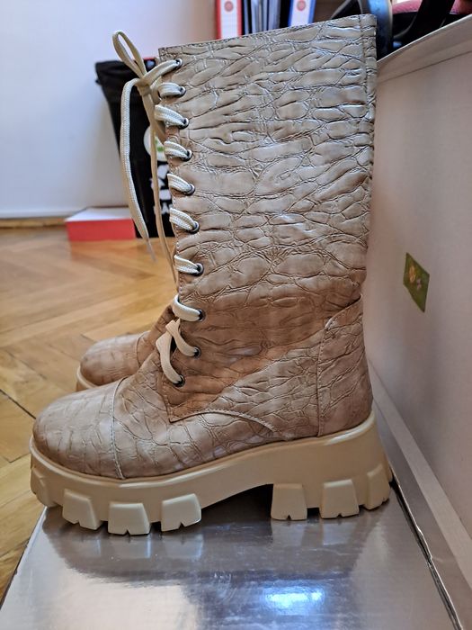 Cizme nude de iarnă