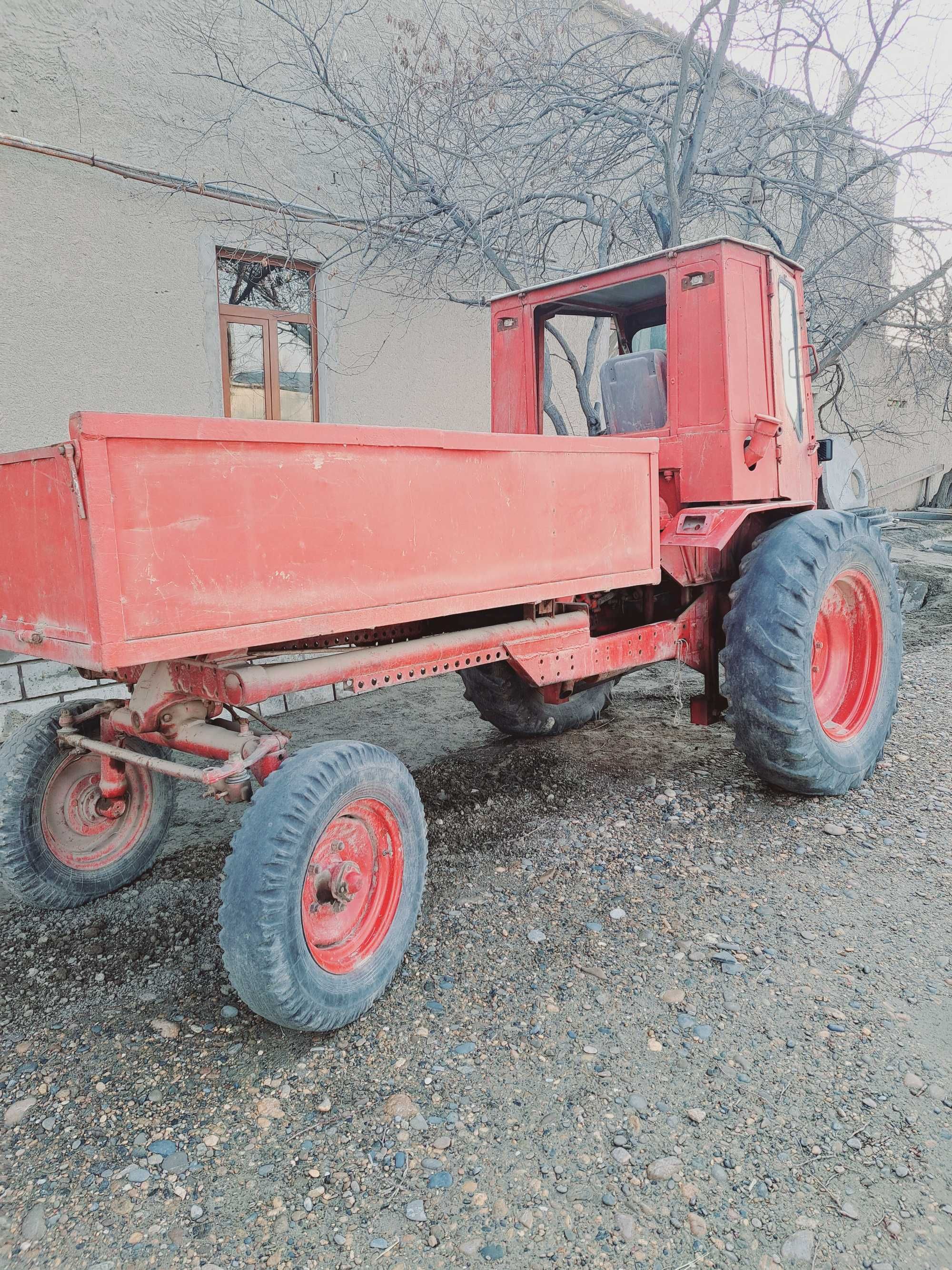 T 16 traktor sotiladi jadkaga moslangan tayyor