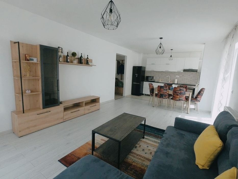 Închirieze apartament cu terasa și vedere la munte