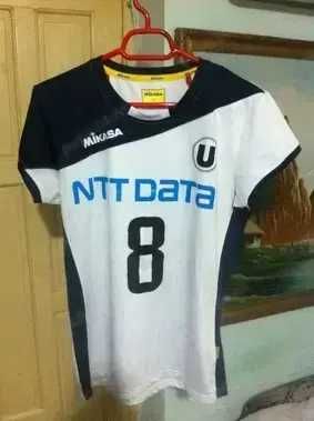 Tricou volei Fete NTT CLUJ cu autografe Banii merg la un baiat bolnav