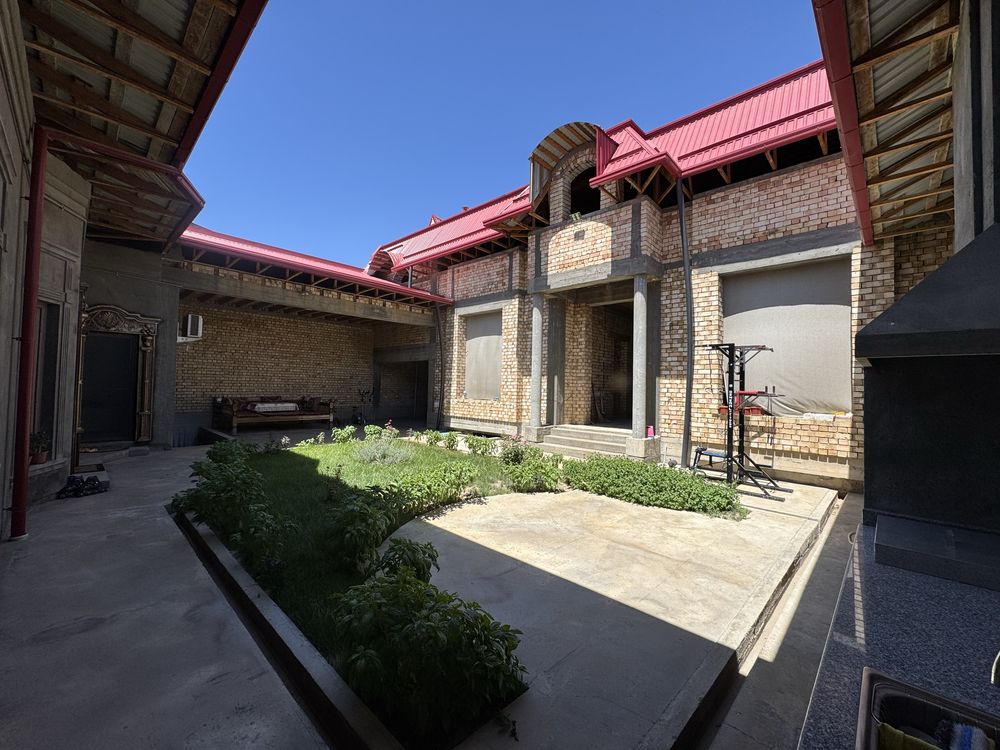 5 sotix uy sotilmoqda, narxi $185.000
