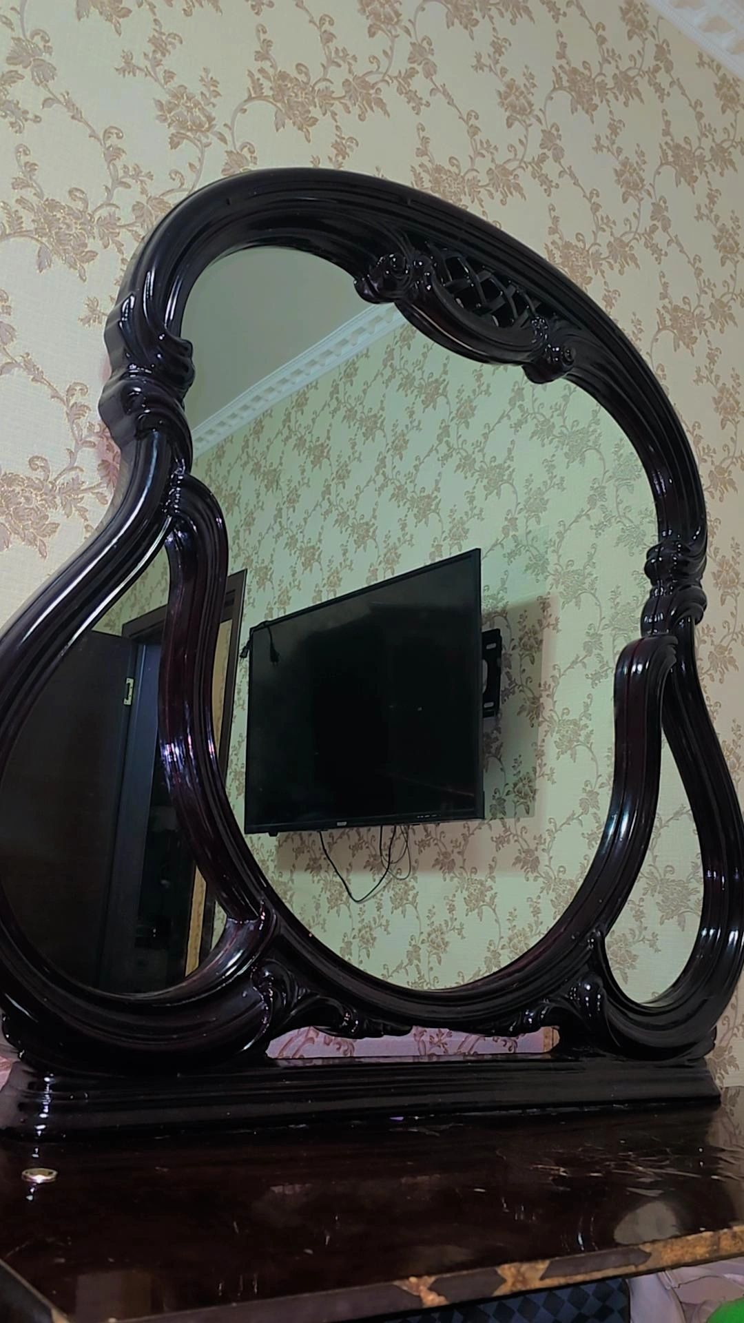 Зеркало продаётся